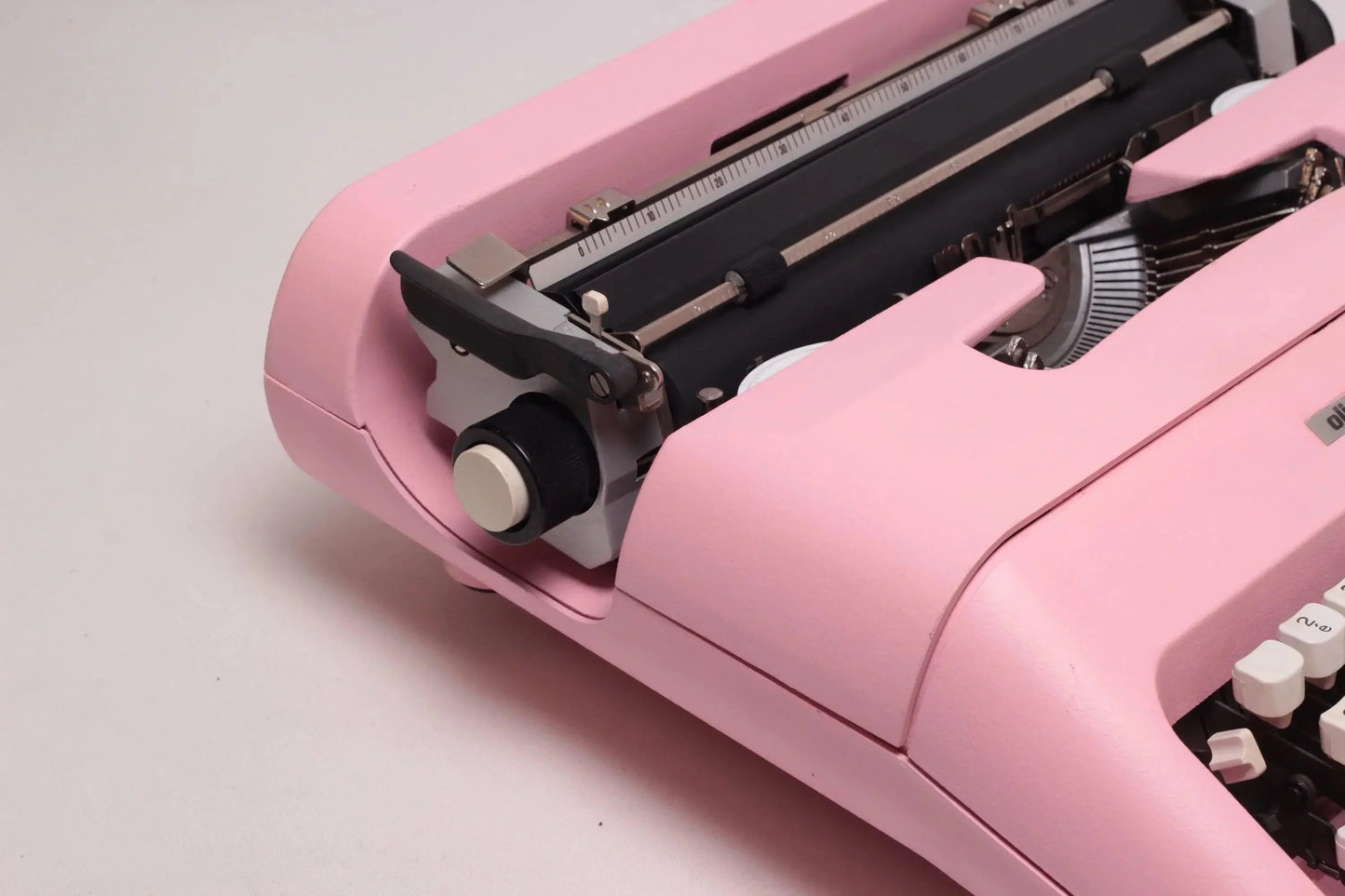 Olivetti Lettera 35 Pink Typewriter, Vintage, Mint Condition, Professionally Serviced - ElGranero Typewriter.Company