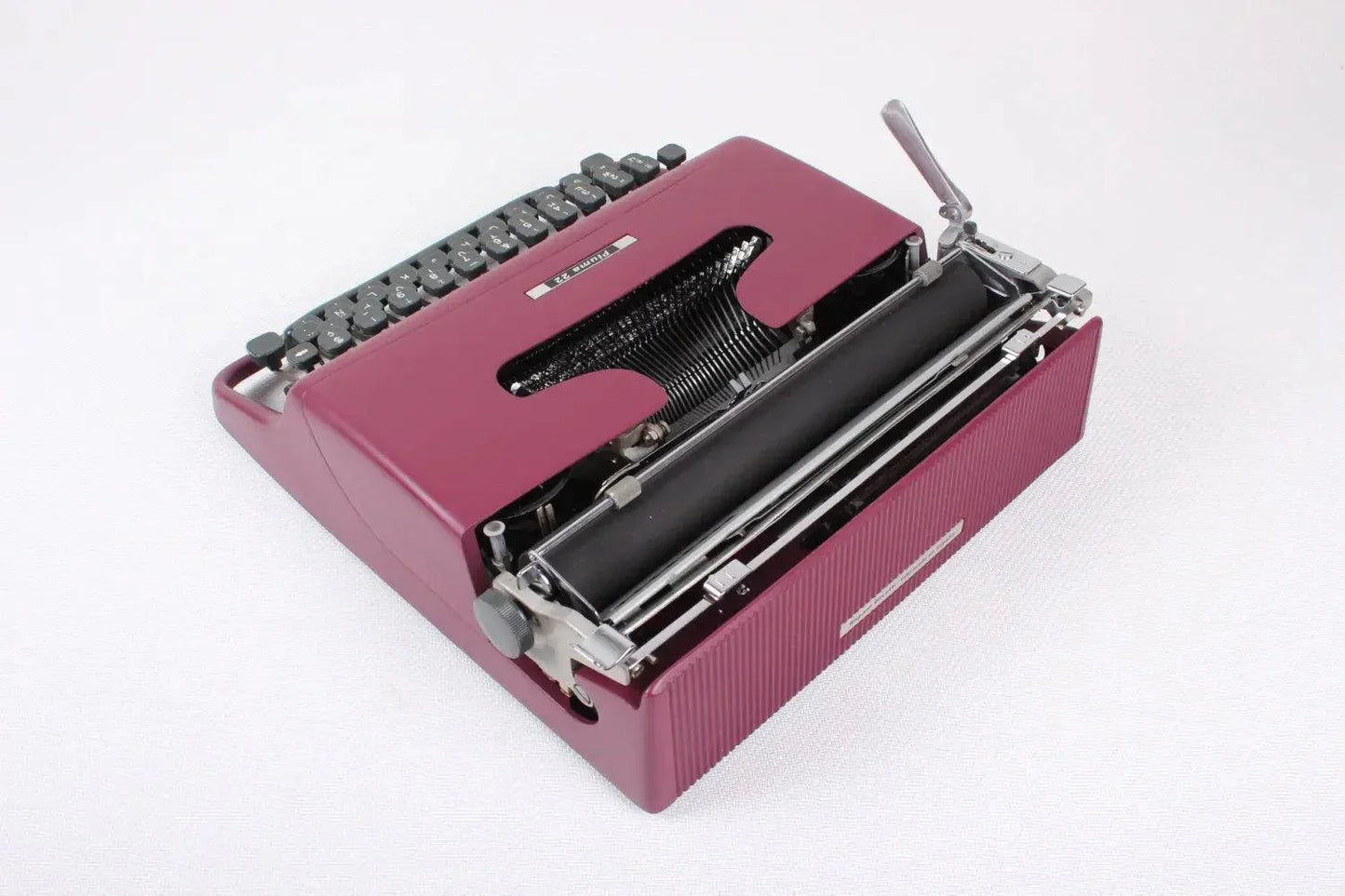Olivetti Pluma 22 Burgundy Manual Vintage Typewriter, Restored - ElGranero Typewriter.Company