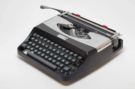 Underwood 18 Black & Silver, Vintage Manual Typewriter, Refurbished - ElGranero Typewriter.Company