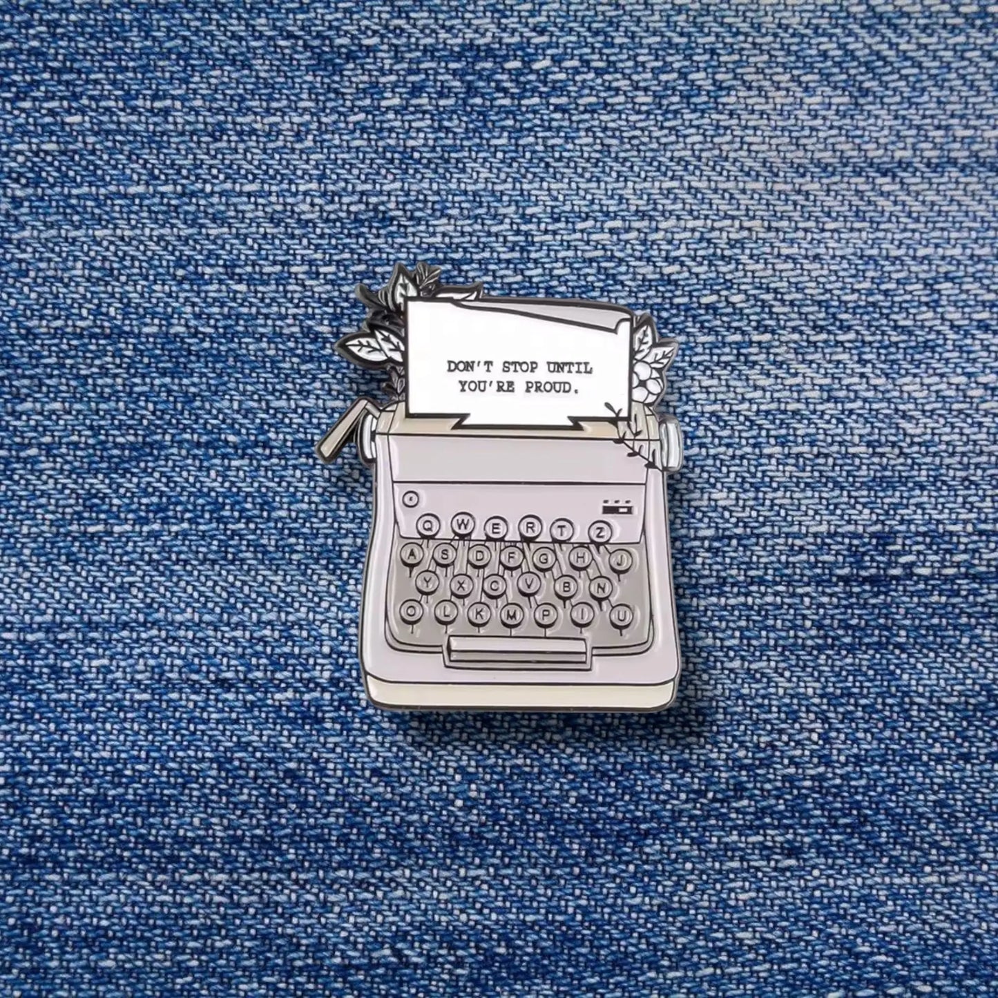 Vintage Typewriter Enamel Pin - Gift for Writer - Souvenir - Typewriter Pin ElGranero Typewriter.Company