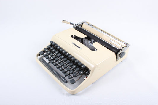 SALE! - Olivetti Lettera Pluma 22 Original Rare Cream Colour Typewriter, Vintage, Professionally Serviced