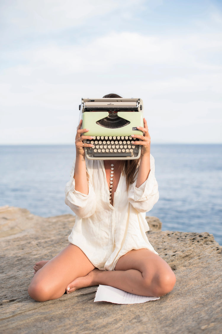 Typewriter-Ambassador-Alexcia-Panay-Collection ElGranero Typewriter.Company