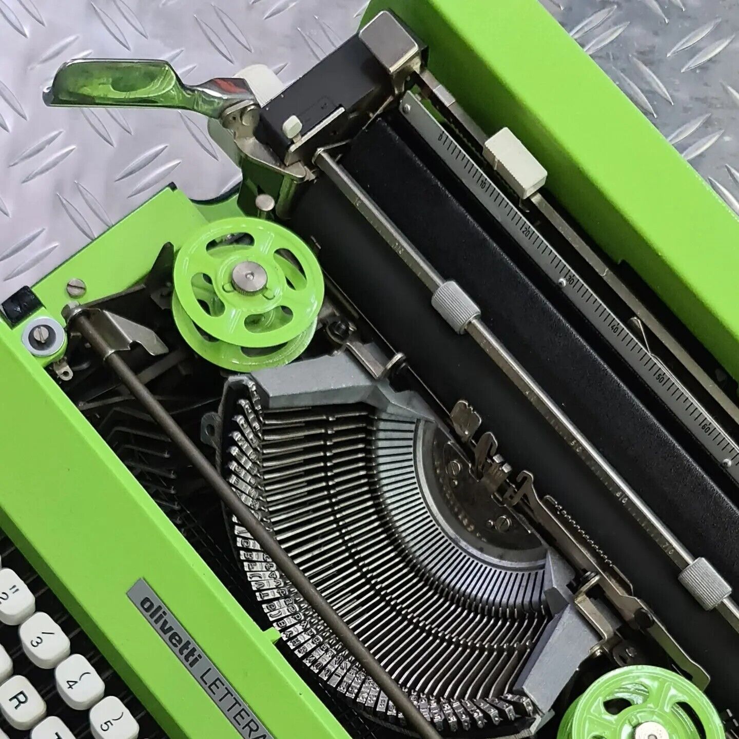 OLIVETTI LETTERA 35 - professionally serviced vintage typewriter
