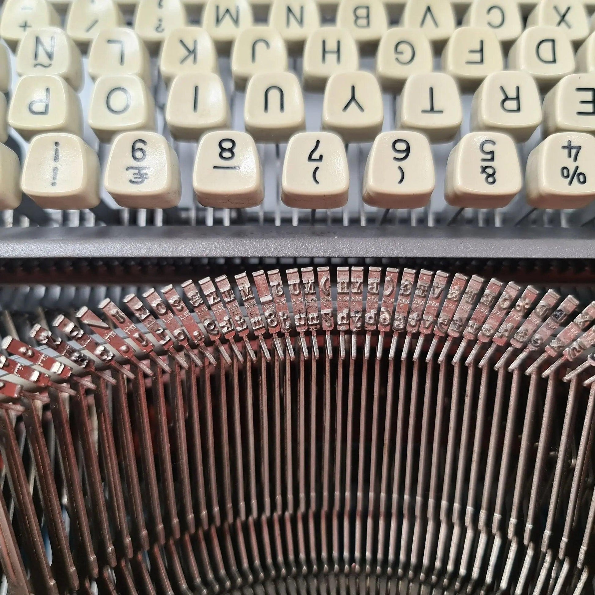 SOLD! Olympia SM Flamingo Pink, Vintage Manual Typewriter, Restored - ElGranero Typewriter.Company