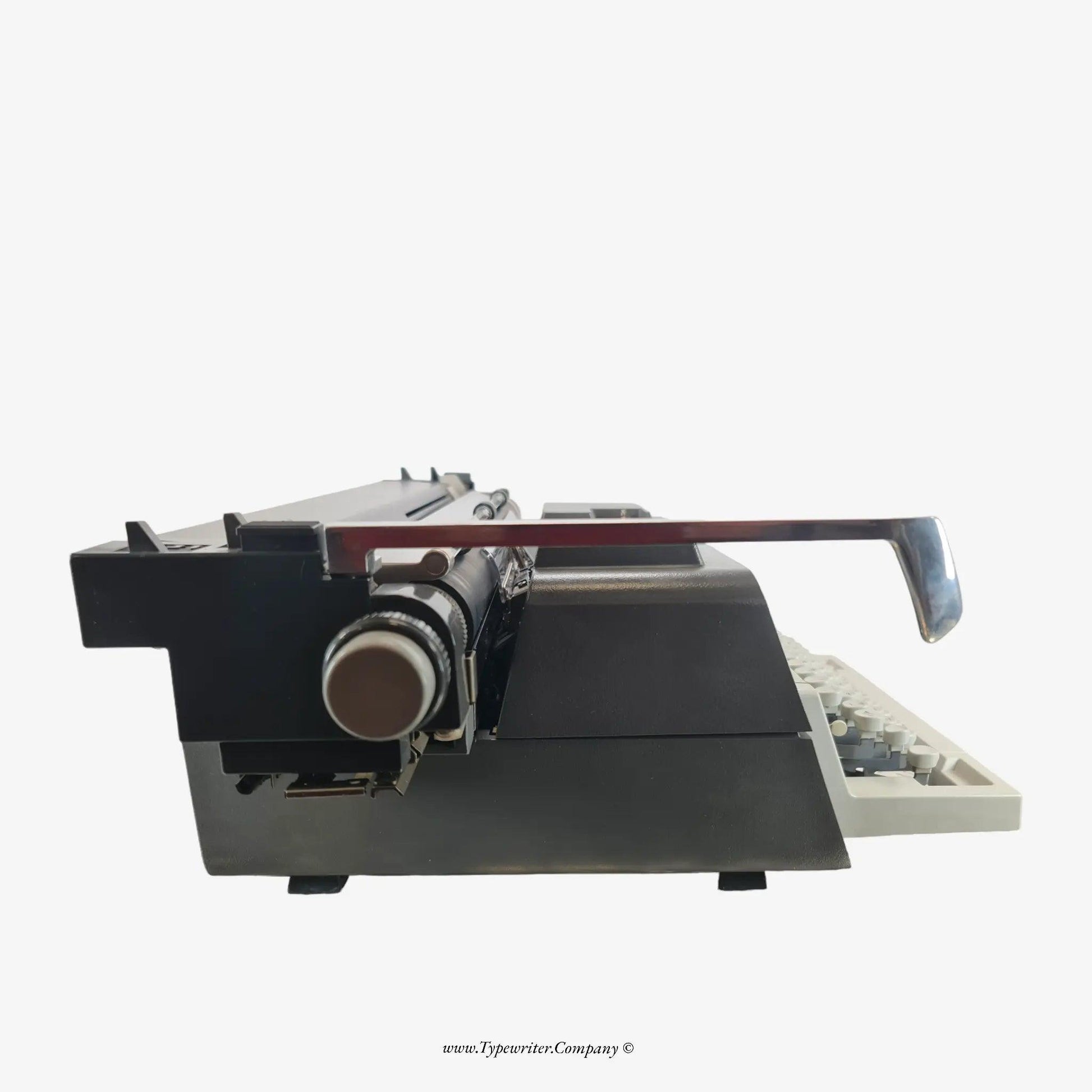 SOLD! Arabic Olivetti Linea 98 Gray, Vintage Manual Typewriter, A3 - ElGranero Typewriter.Company