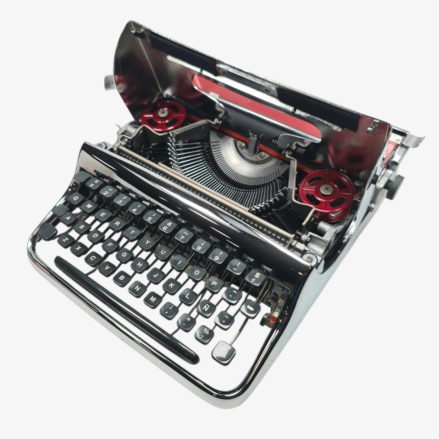 Olivetti Pluma 22 - Chrome Limited Edition Typewriter QWERTY  ElGranero Typewriter.Company