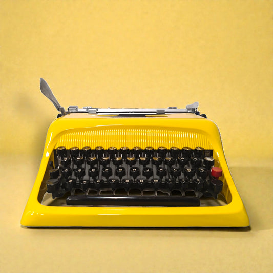 (Copia) Olivetti Studio 44 Glossy Yellow, Vintage Manual Typewriter, Restored  ElGranero Typewriter.Company