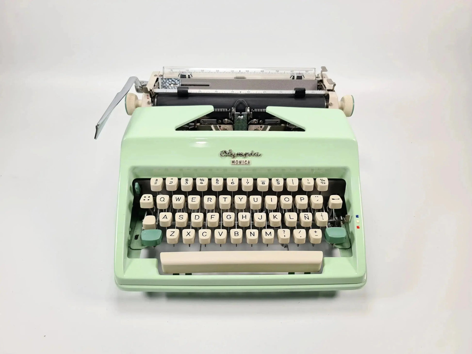 SOLD! Olympia SM8, Vintage Manual Typewriter, Refurbished - ElGranero Typewriter.Company