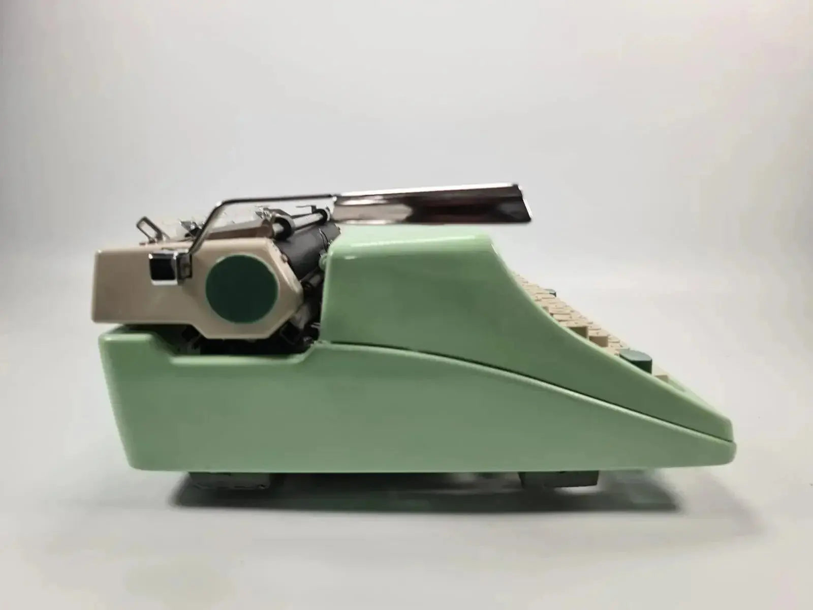 SOLD! Olympia SM8, Vintage Manual Typewriter, Refurbished - ElGranero Typewriter.Company