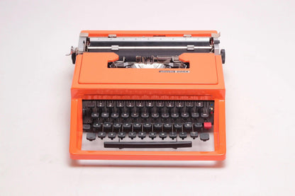 SOLD! Olivetti Dora / Lettera 31 Manual Vintage Typewriter, Refurbished - ElGranero Typewriter.Company