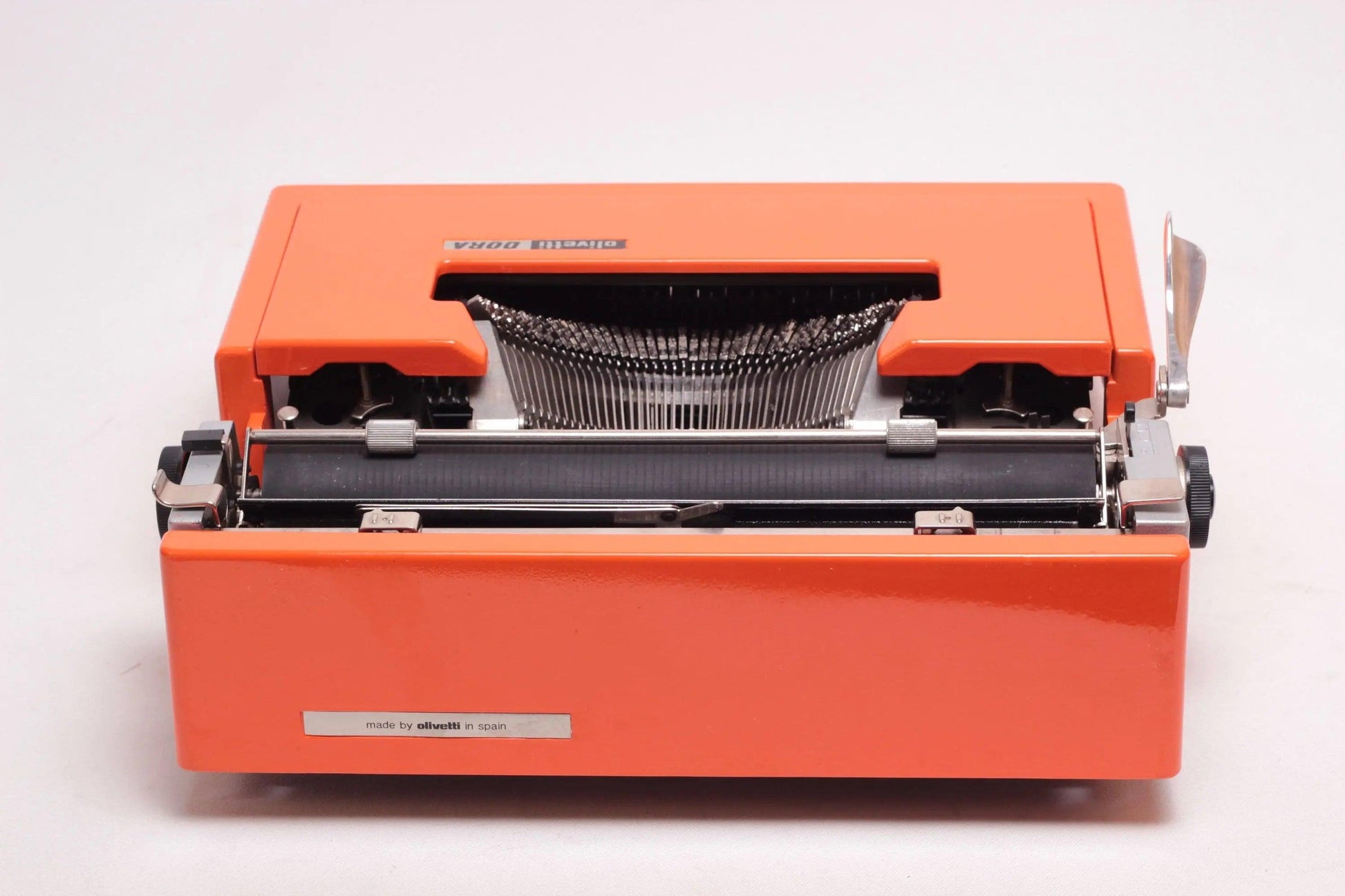 SOLD! Olivetti Dora / Lettera 31 Manual Vintage Typewriter, Refurbished - ElGranero Typewriter.Company