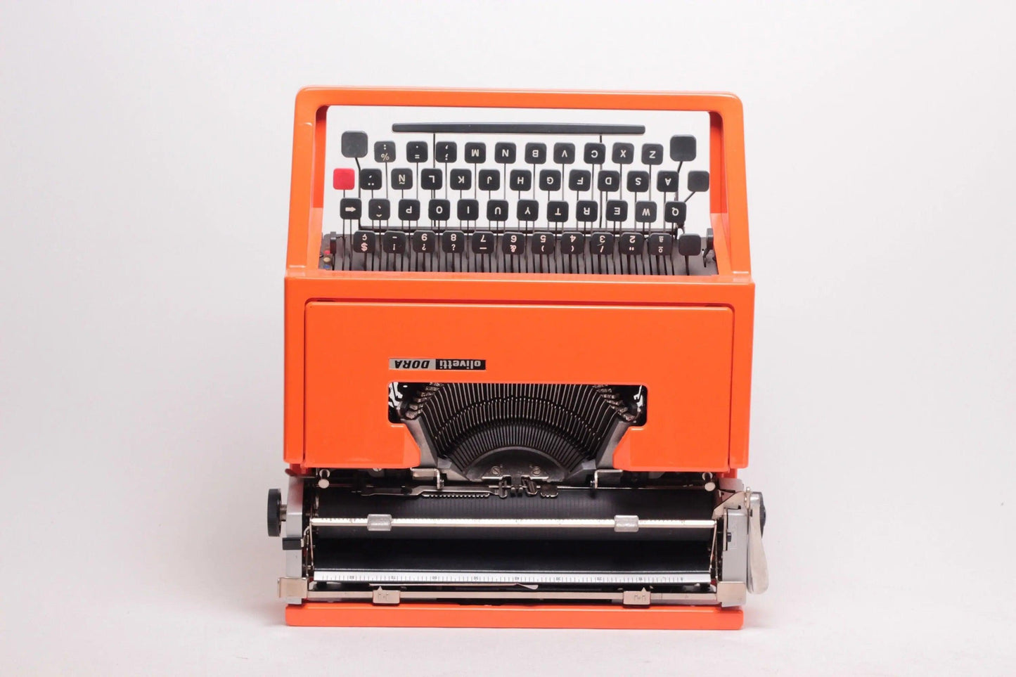 SOLD! Olivetti Dora / Lettera 31 Manual Vintage Typewriter, Refurbished - ElGranero Typewriter.Company