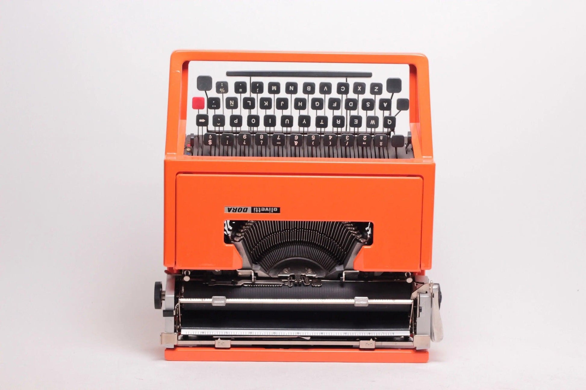 SOLD! Olivetti Dora / Lettera 31 Manual Vintage Typewriter, Refurbished - ElGranero Typewriter.Company