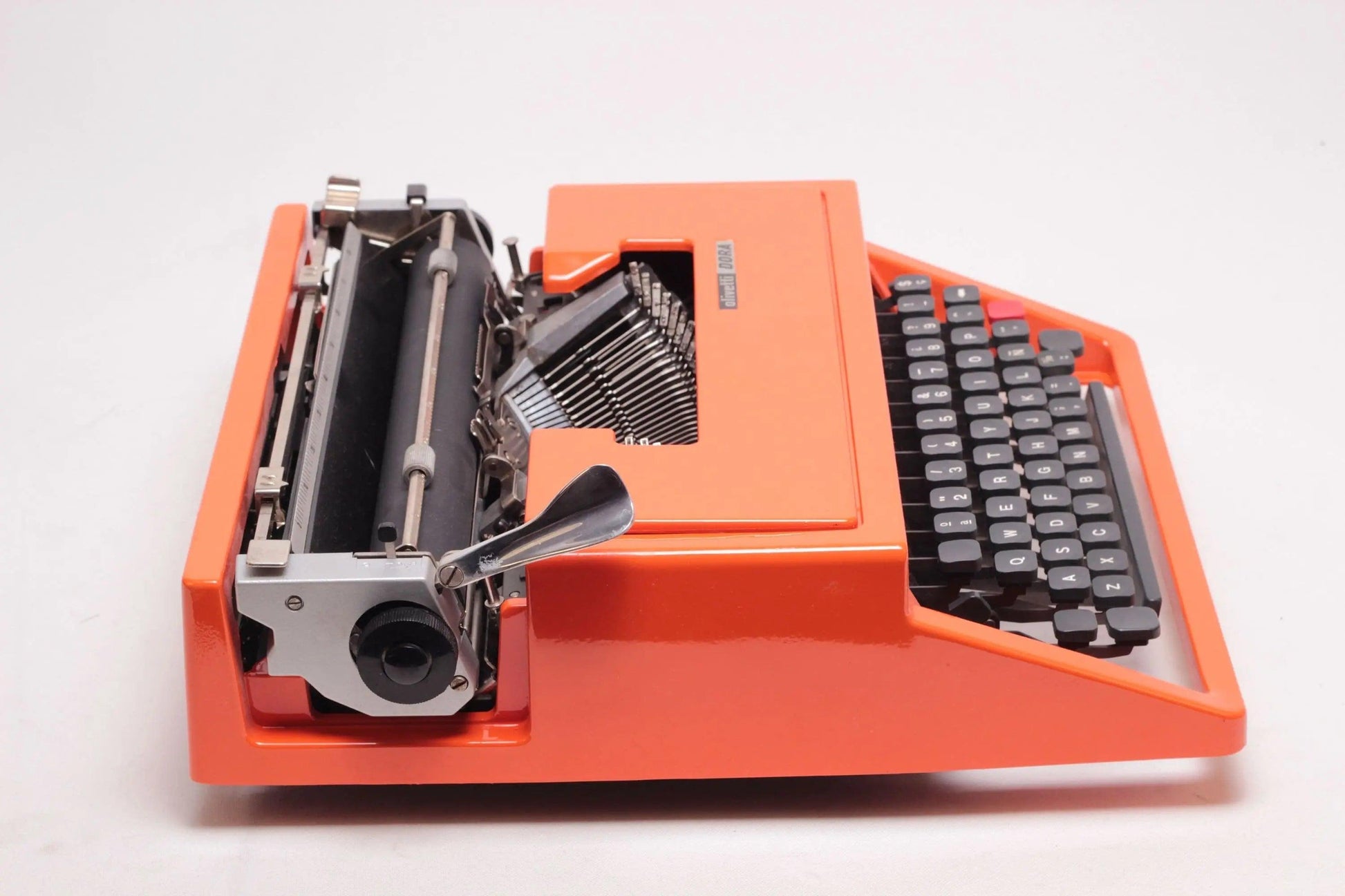 SOLD! Olivetti Dora / Lettera 31 Manual Vintage Typewriter, Refurbished - ElGranero Typewriter.Company