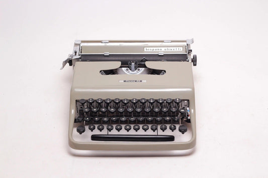 SOLD! Olivetti Pluma 22 Manual Vintage Typewriter, Portable, Serviced - ElGranero Typewriter.Company
