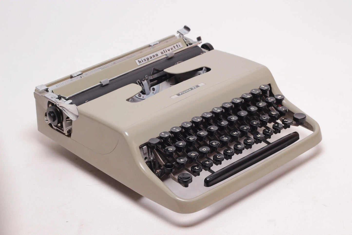 SOLD! Olivetti Pluma 22 Manual Vintage Typewriter, Portable, Serviced - ElGranero Typewriter.Company