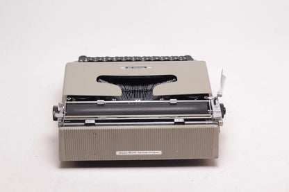 SOLD! Olivetti Pluma 22 Manual Vintage Typewriter, Portable, Serviced - ElGranero Typewriter.Company
