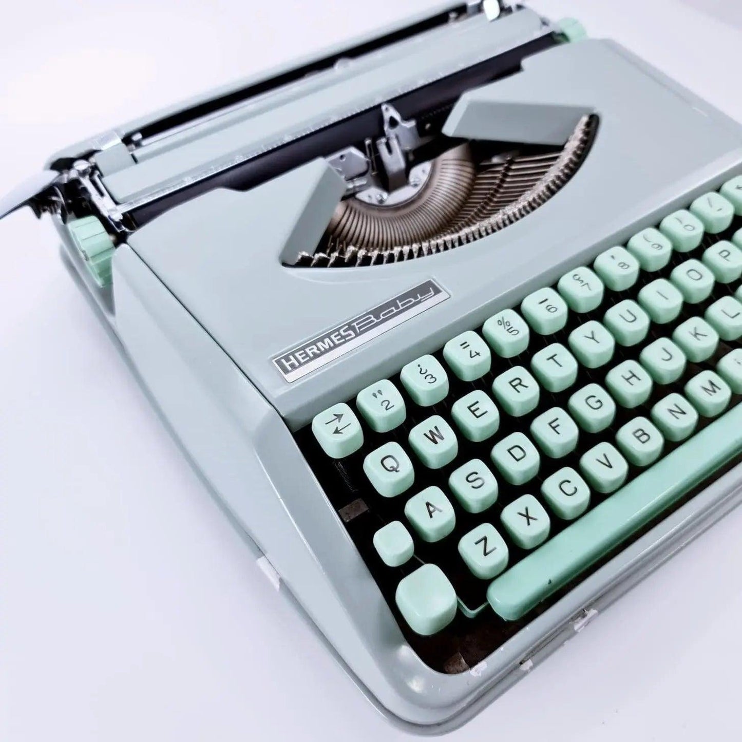 SOLD! Hermes Baby, Vintage Manual Typewriter, Restored - ElGranero Typewriter.Company