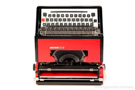 SOLD! Olivetti Dora / Lettera 31 Manual Vintage Typewriter, Portable - ElGranero Typewriter.Company