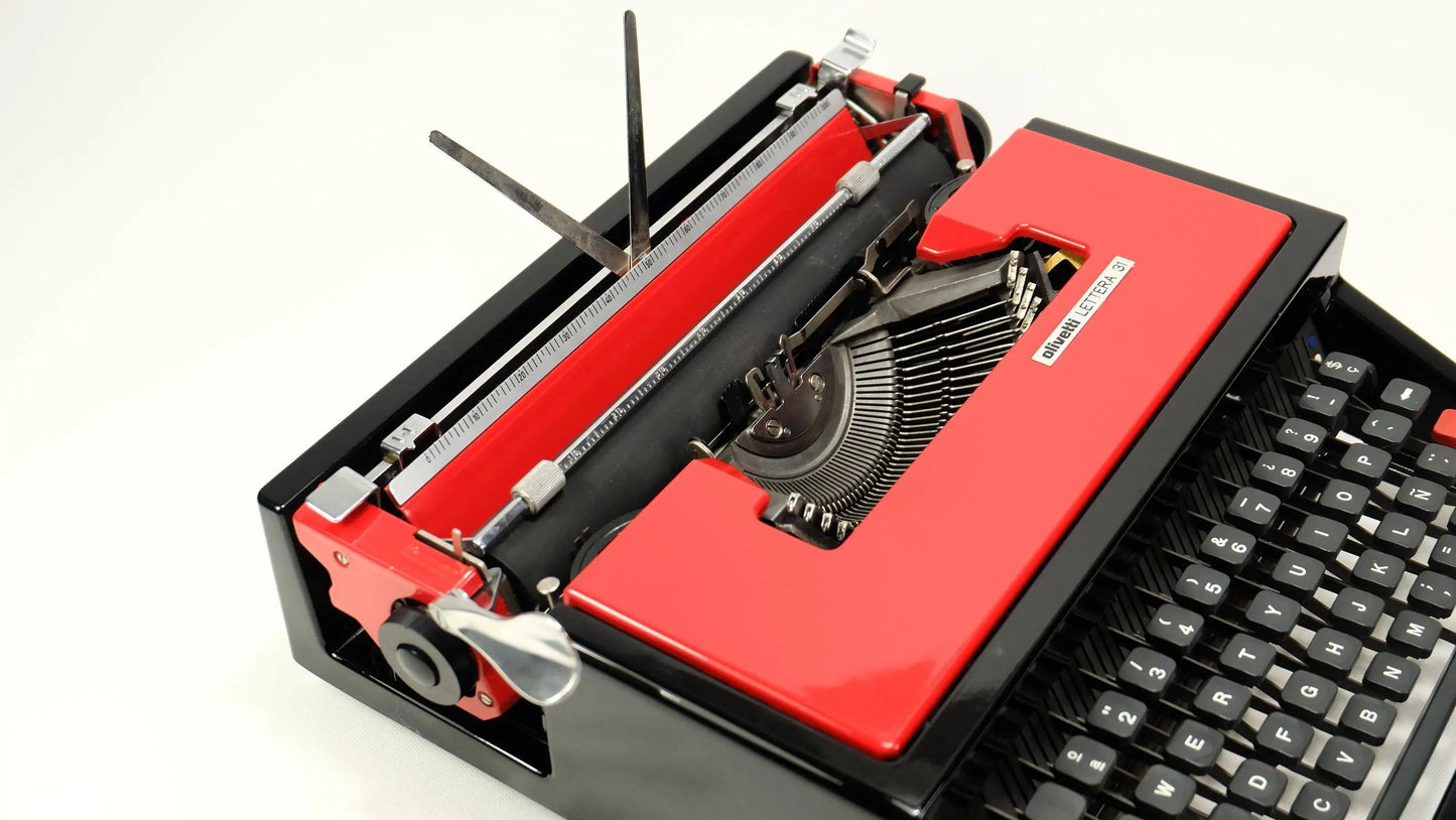 SOLD! Olivetti Dora / Lettera 31 Manual Vintage Typewriter, Portable - ElGranero Typewriter.Company