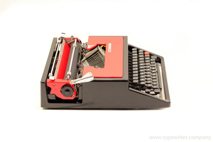 SOLD! Olivetti Dora / Lettera 31 Manual Vintage Typewriter, Portable - ElGranero Typewriter.Company