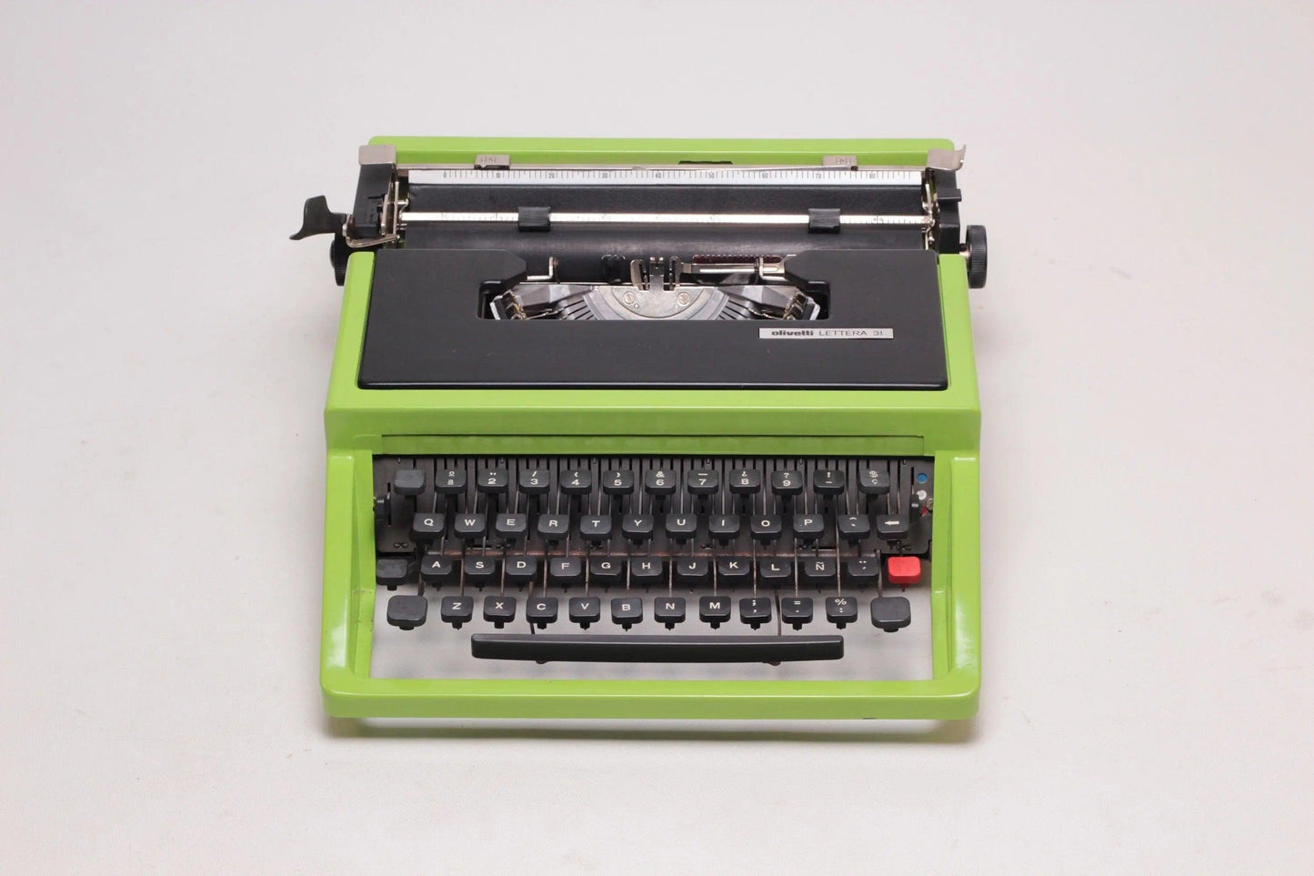 SOLD! Olivetti Dora Green Black, Vintage Manual Typewriter, Refurbished - ElGranero Typewriter.Company