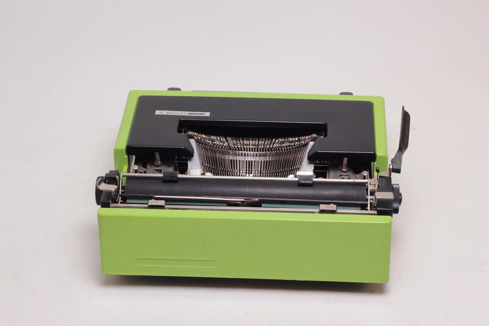 SOLD! Olivetti Dora Green Black, Vintage Manual Typewriter, Refurbished - ElGranero Typewriter.Company