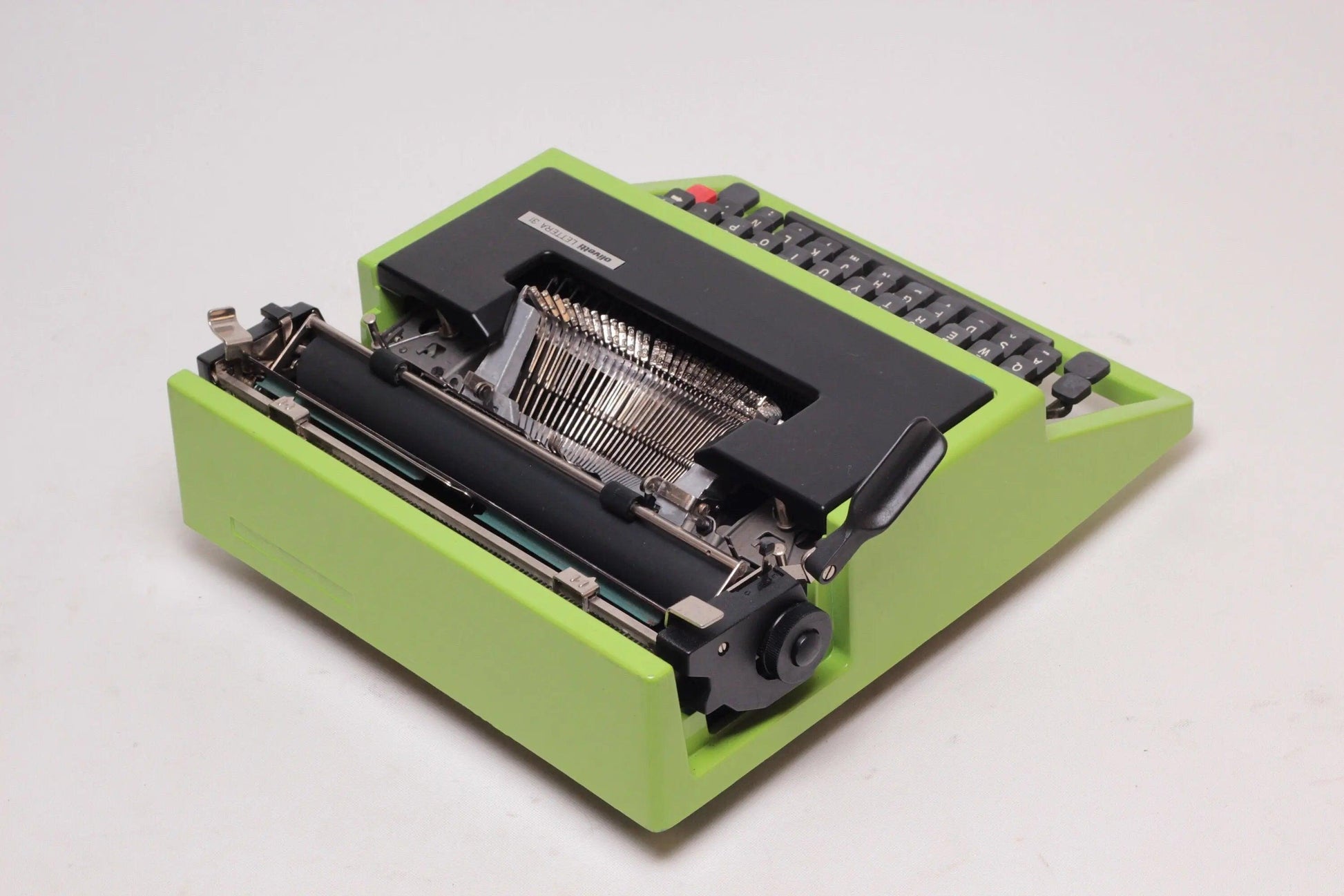 SOLD! Olivetti Dora Green Black, Vintage Manual Typewriter, Refurbished - ElGranero Typewriter.Company