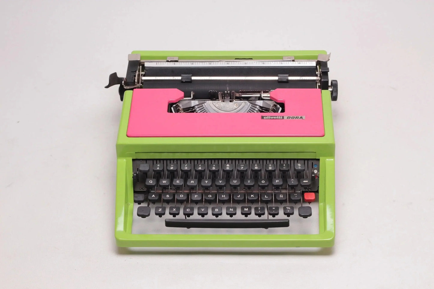 SALE! - Olivetti Dora/Lettera 31 Green & Pink Typewriter, Vintage, Mint Condition, Professionally Serviced - ElGranero Typewriter.Company