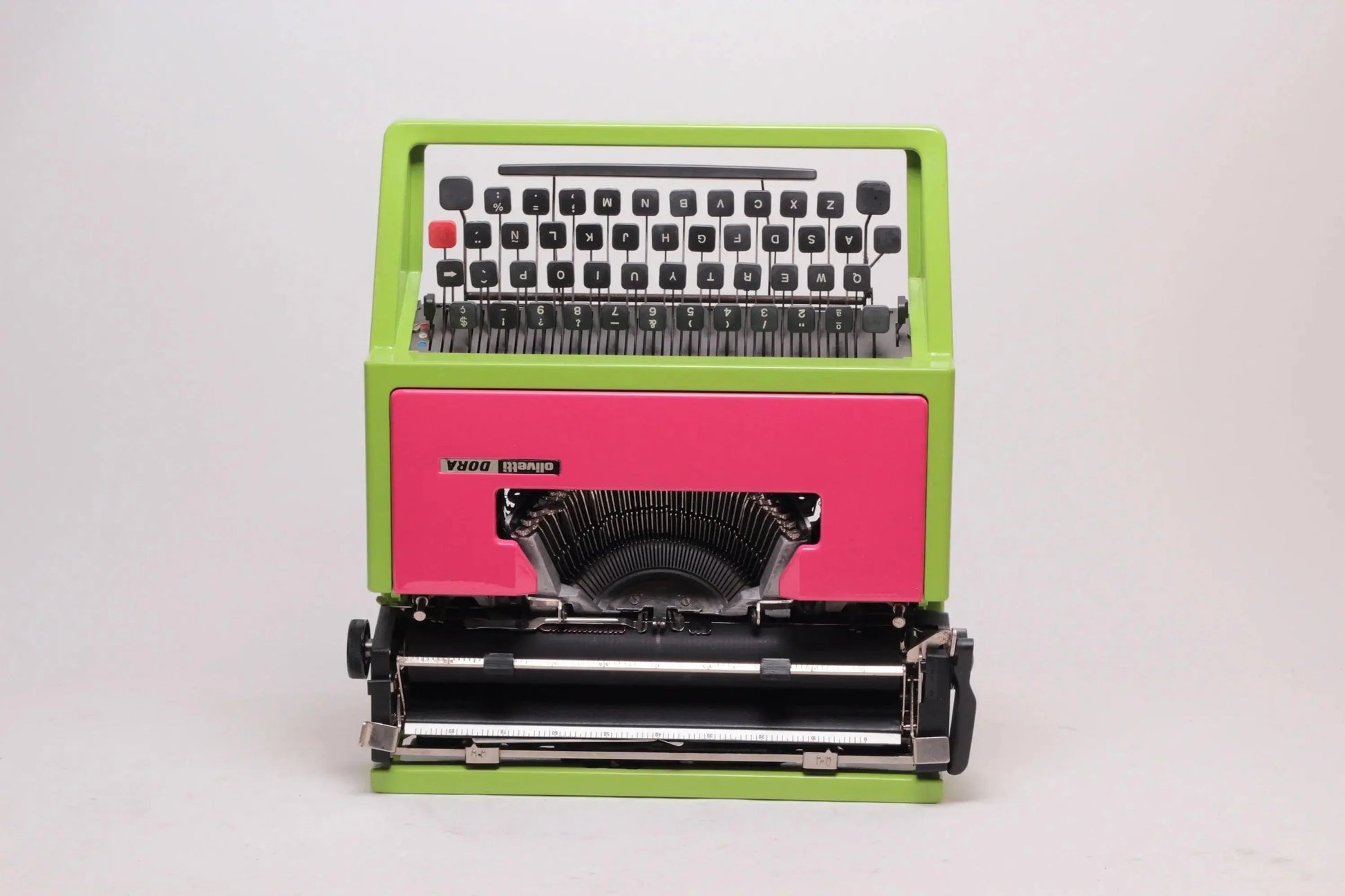 SALE! - Olivetti Dora/Lettera 31 Green & Pink Typewriter, Vintage, Mint Condition, Professionally Serviced - ElGranero Typewriter.Company