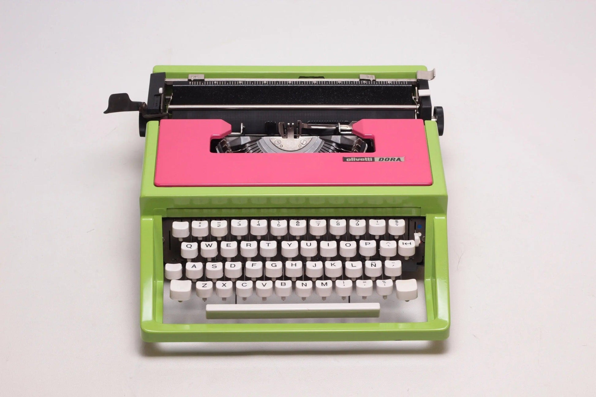 SOLD! Olivetti Dora / Lettera 31 Green & Pink Typewriter, Vintage, Mint Condition, Professionally Serviced - ElGranero Typewriter.Company