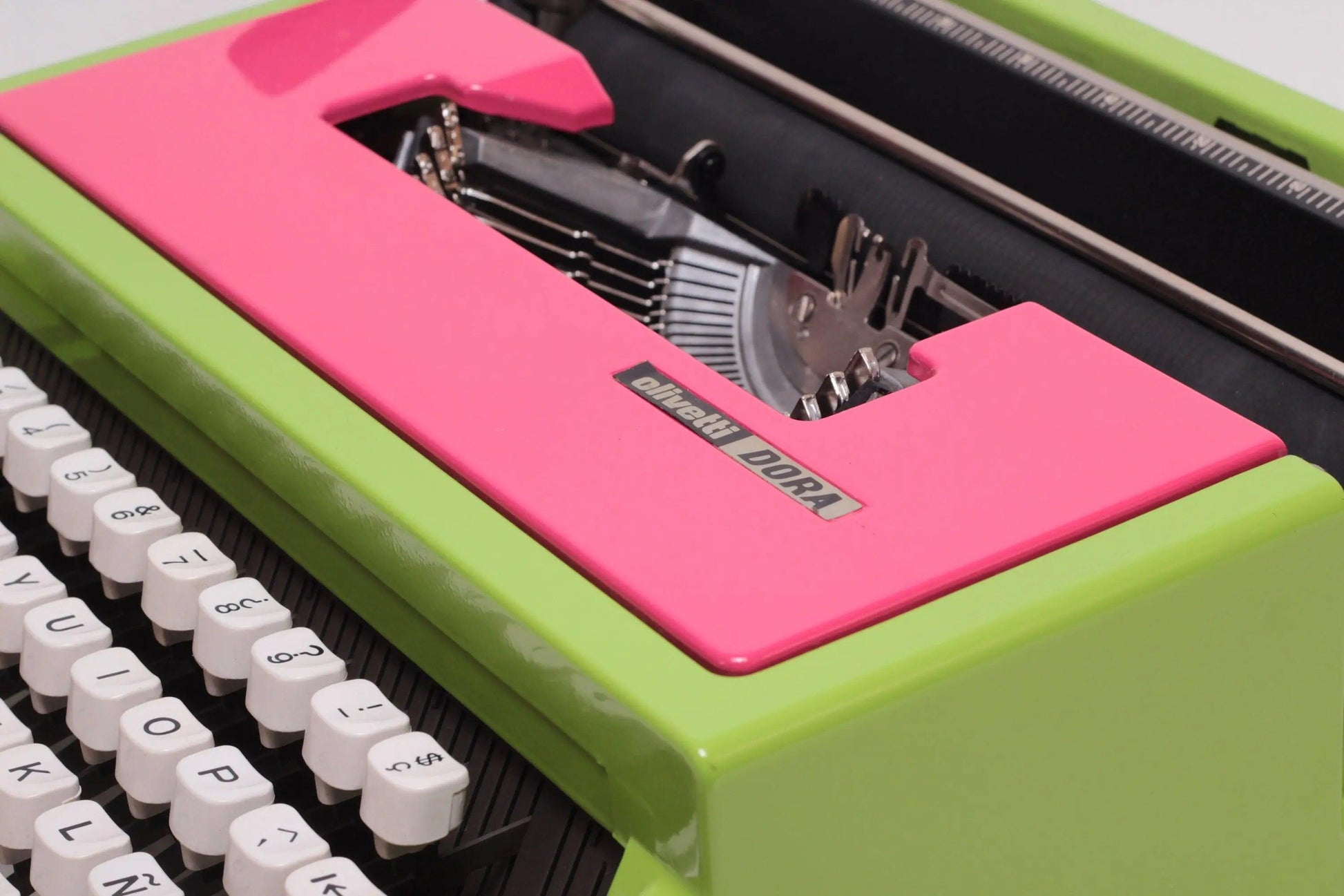 SOLD! Olivetti Dora / Lettera 31 Green & Pink Typewriter, Vintage, Mint Condition, Professionally Serviced - ElGranero Typewriter.Company