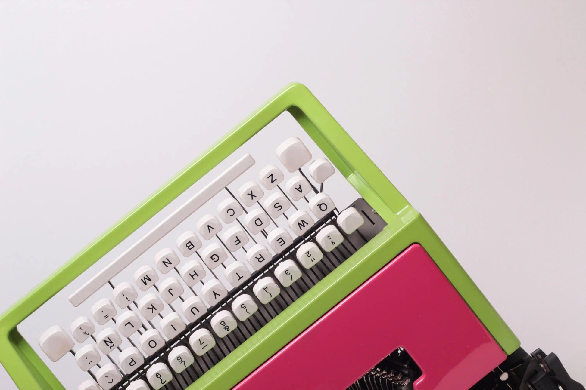 SOLD! Olivetti Dora / Lettera 31 Green & Pink Typewriter, Vintage, Mint Condition, Professionally Serviced - ElGranero Typewriter.Company