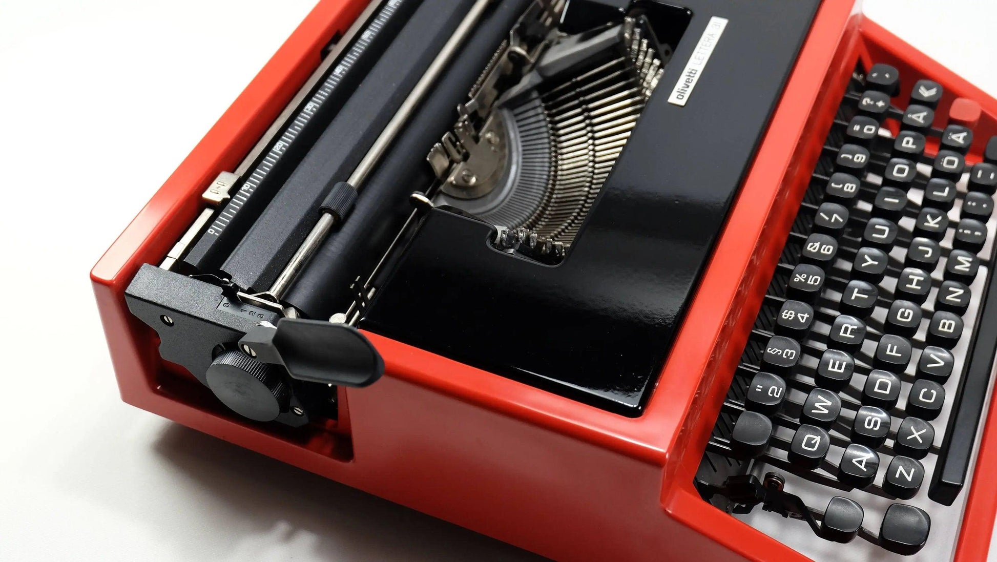 SOLD! Olivetti Dora Red Black, Vintage Manual Typewriter, Restored - ElGranero Typewriter.Company