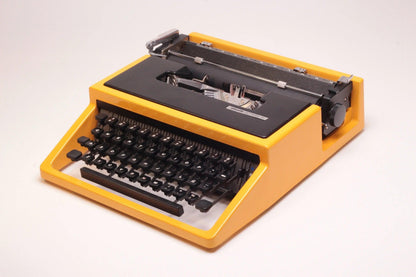 SOLD! Olivetti Dora Yellow, Vintage Manual Typewriter, Refurbished - ElGranero Typewriter.Company