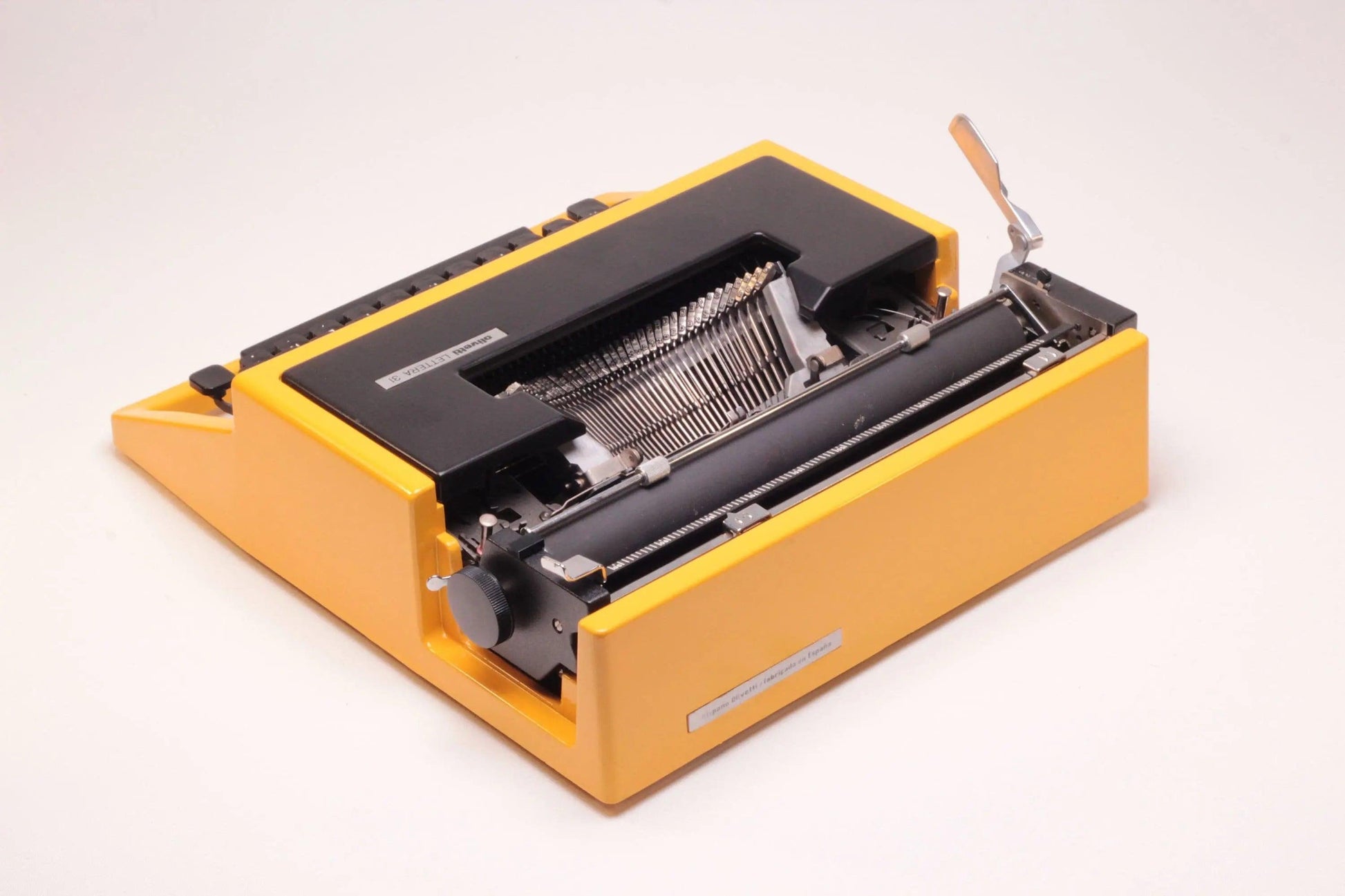 SOLD! Olivetti Dora Yellow, Vintage Manual Typewriter, Refurbished - ElGranero Typewriter.Company