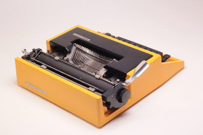 SOLD! Olivetti Dora Yellow, Vintage Manual Typewriter, Refurbished - ElGranero Typewriter.Company