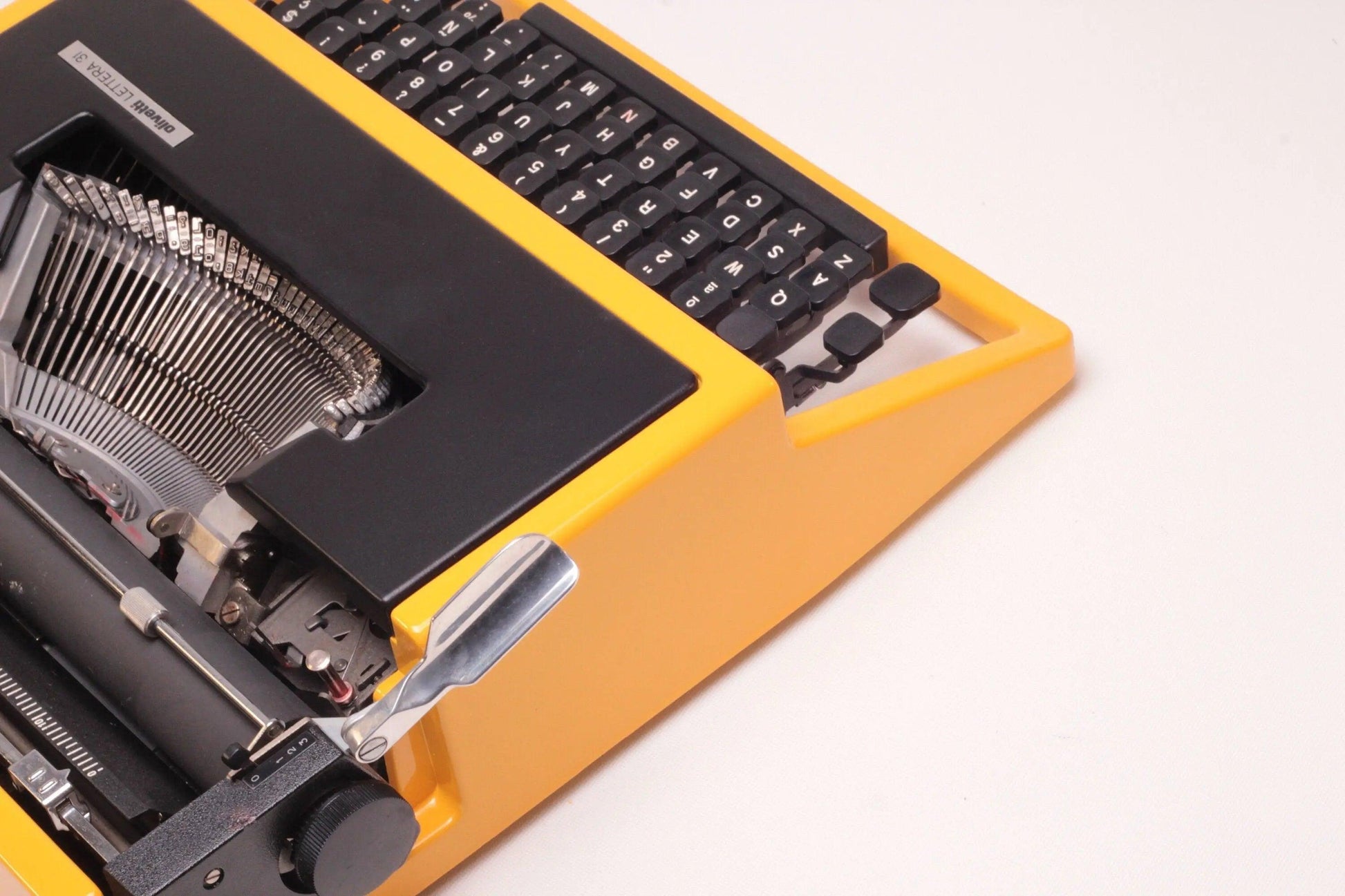 SOLD! Olivetti Dora Yellow, Vintage Manual Typewriter, Refurbished - ElGranero Typewriter.Company