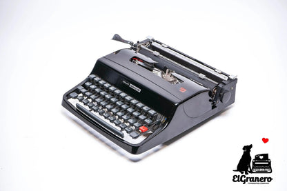 Olivetti Lettera 32 Glossy Black, Vintage Manual Typewriter, Restored - ElGranero Typewriter.Company