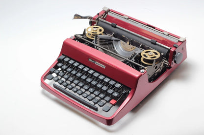 Olivetti Lettera 32 Coral Red Vintage Manual Typewriter, Refurbished - ElGranero Typewriter.Company