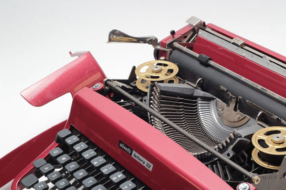 Olivetti Lettera 32 Coral Red Vintage Manual Typewriter, Refurbished - ElGranero Typewriter.Company