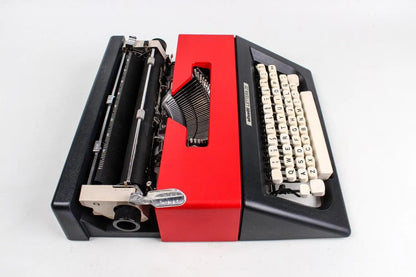 Olivetti Lettera 25 Red & Black, Vintage Manual Typewriter, Refurbished - ElGranero Typewriter.Company