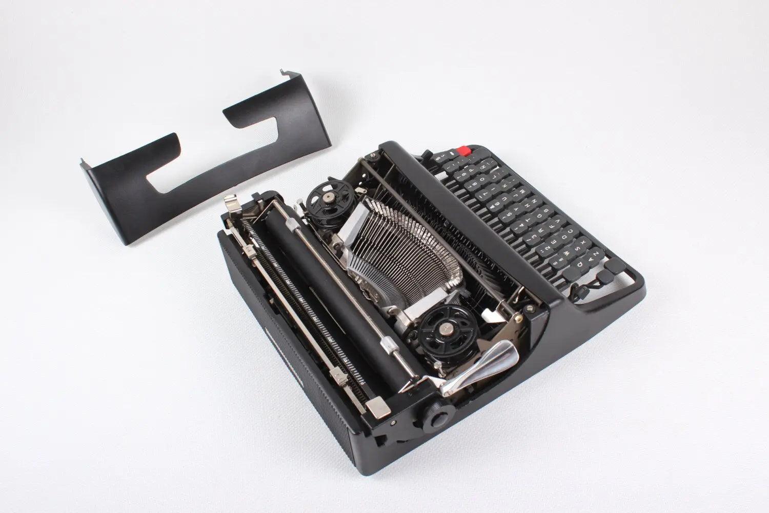 Olivetti Lettera 32 Black Manual Vintage Typewriter, Restored - ElGranero Typewriter.Company