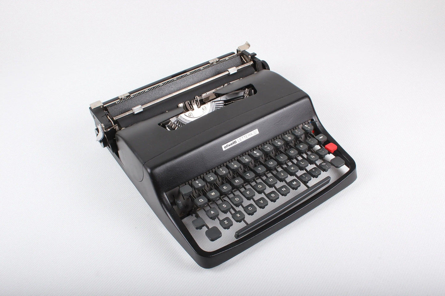 Olivetti Lettera 32 Black Manual Vintage Typewriter, Restored - ElGranero Typewriter.Company