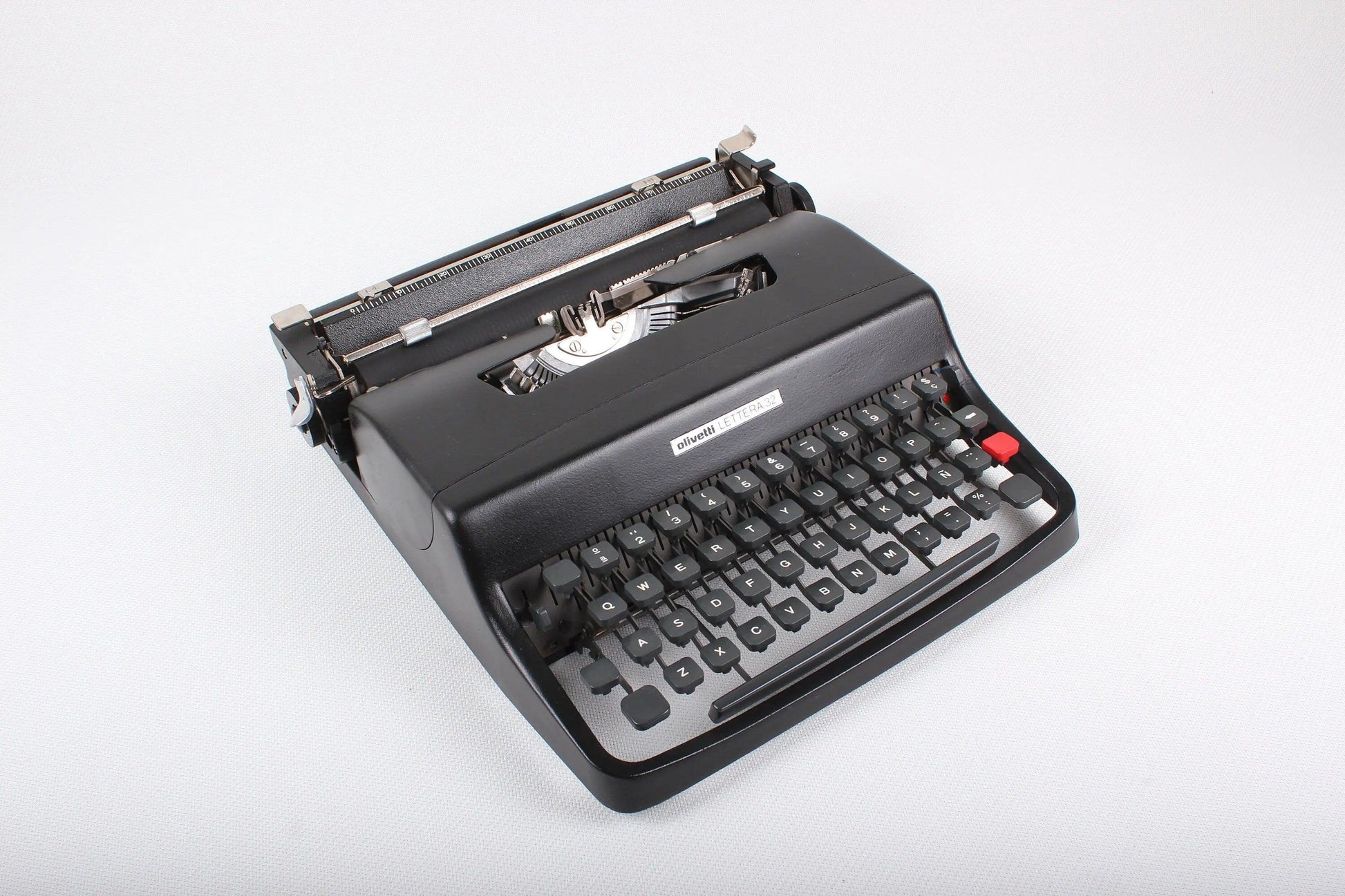 Olivetti Lettera 32 Black Manual Vintage Typewriter, Restored - ElGranero Typewriter.Company