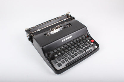 Olivetti Lettera 32 Black Manual Vintage Typewriter, Restored - ElGranero Typewriter.Company