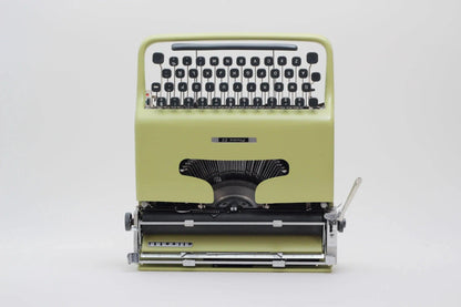 Olivetti Pluma 22, Original Green Manual Vintage Typewriter, Serviced - ElGranero Typewriter.Company