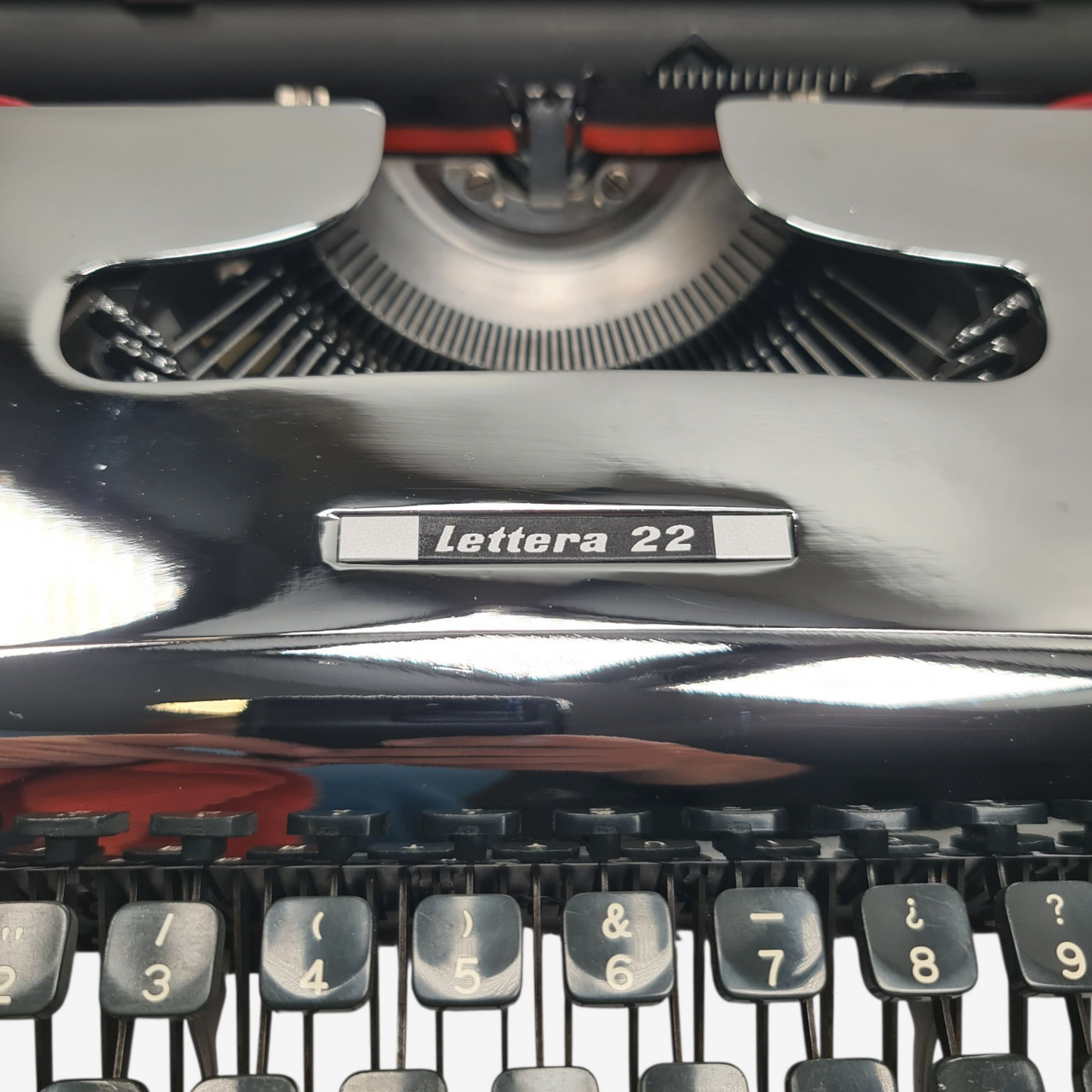 Olivetti Pluma 22 - Limited Edition Typewriter QWERTY  ElGranero Typewriter.Company