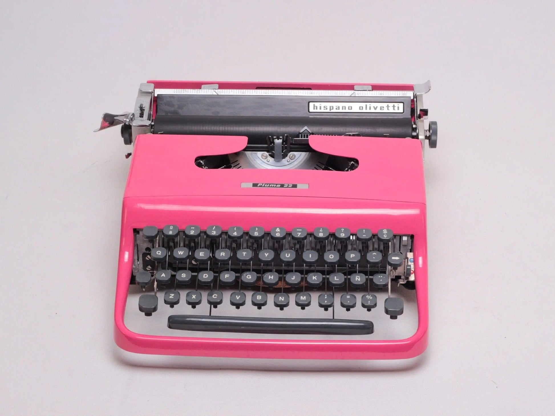 SOLD! Olivetti Pluma 22 Manual Vintage Typewriter, Portable, Serviced - ElGranero Typewriter.Company