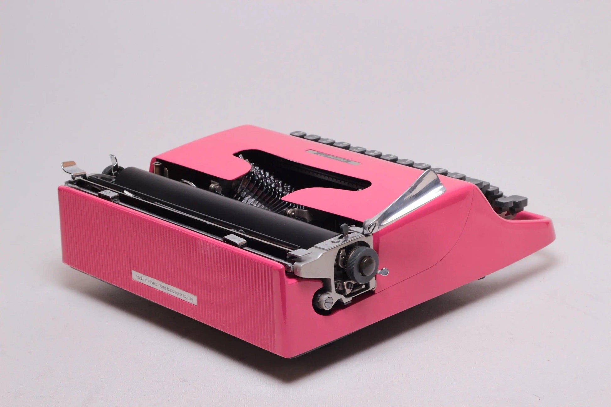 SOLD! Olivetti Pluma 22 Manual Vintage Typewriter, Portable, Serviced - ElGranero Typewriter.Company